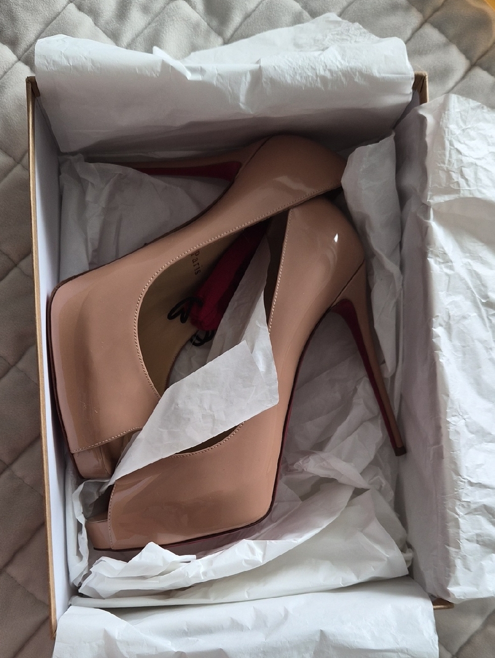 Christian Louboutin Nude Patent Peep Toe Pumps with Red Sole *Never Worn*